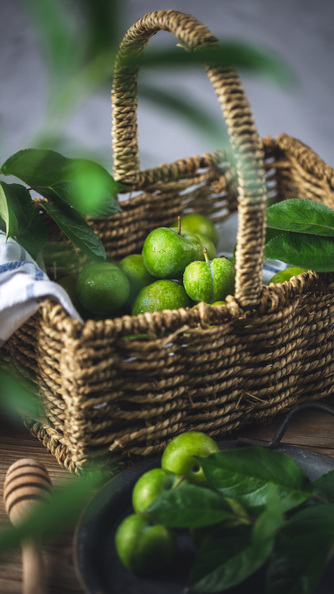 Lets have a basket of green plums 6 screenshot