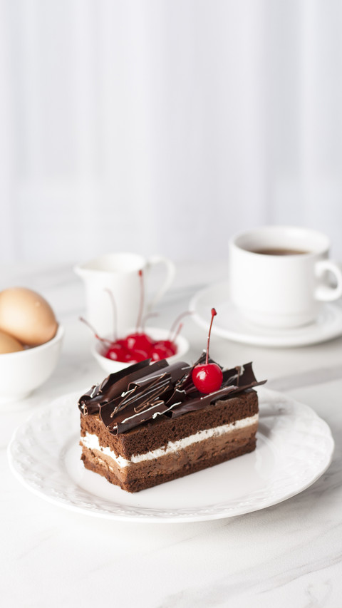 Still life of chocolate cake with white blurred background screenshot
