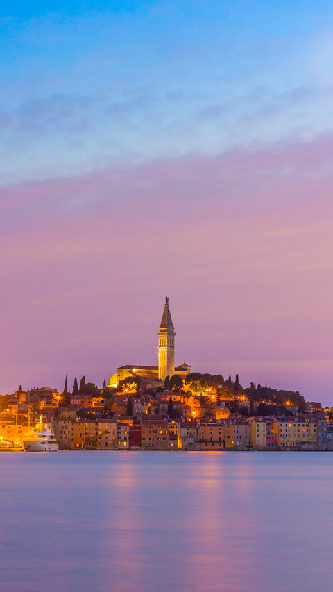 Magical sunset in Rovinj’s old town, moon ascending screenshot