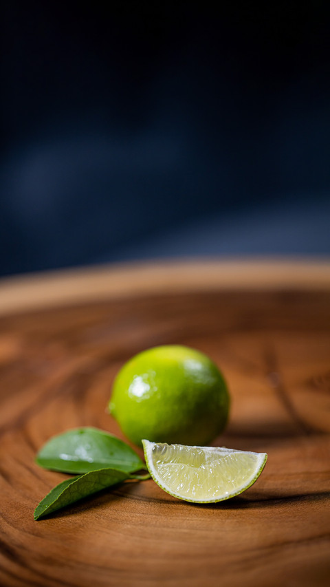 Lime on a wood surface screenshot