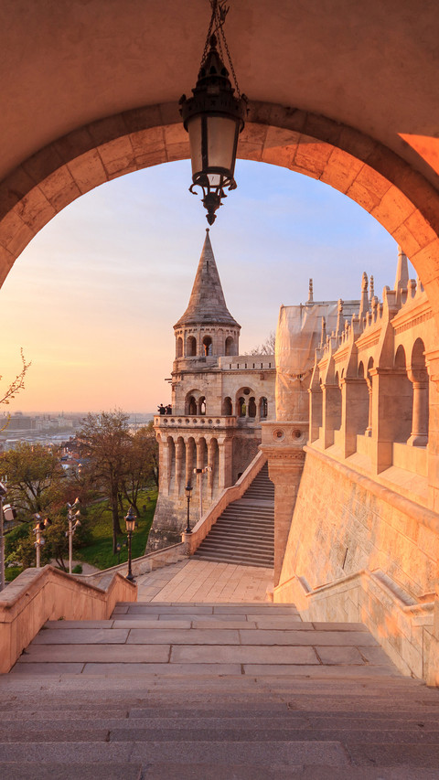 The north gate of the Fisherman's Bastion at morning screenshot