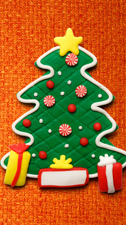 Colorful Candies and Gifts Adorn the Green Christmas Tree screenshot