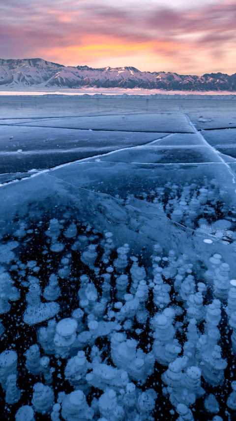 Ice Bubble Wonder of Sea Lake Saimai screenshot