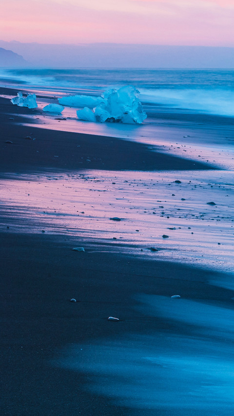 Ice lying on black volcanic beach. Iceland screenshot