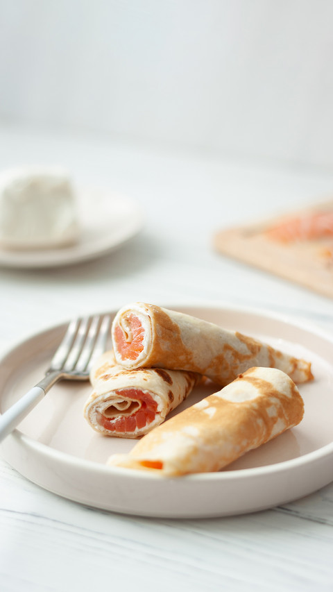 Traditional Russian pancakes with salmon screenshot