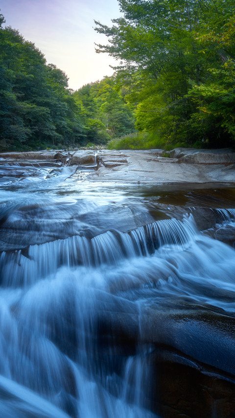 The secluded stream of linxi exudes a clear and gentle screenshot