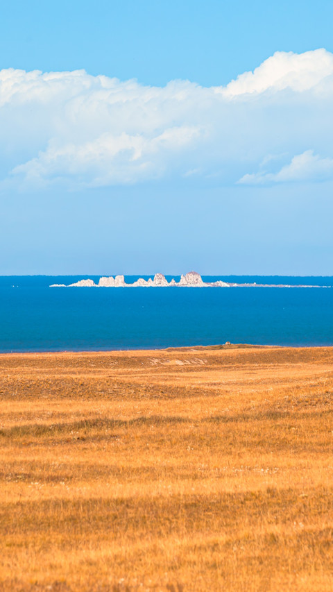 Three Stone Islands on Gucha Mountain, Qinghai Lake screenshot