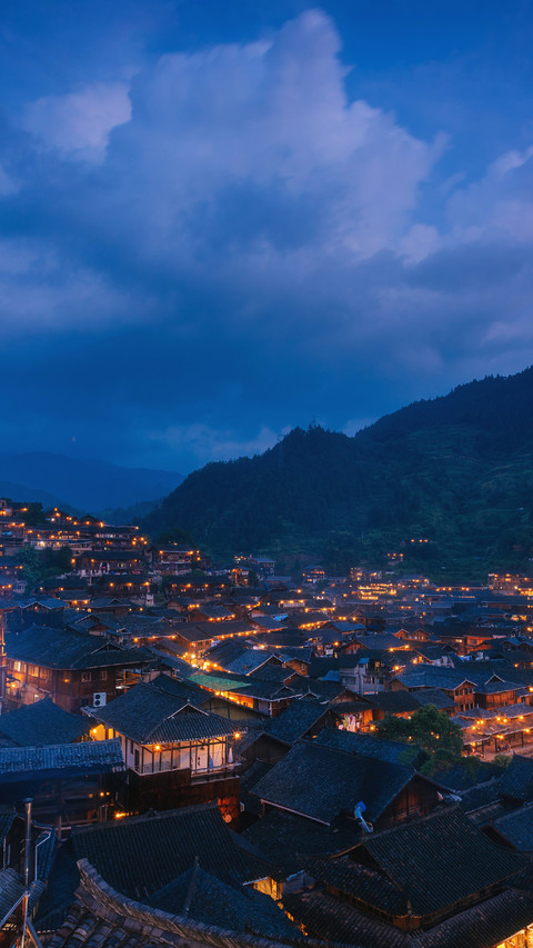 The Small Town at Night is Beautiful And Peaceful screenshot