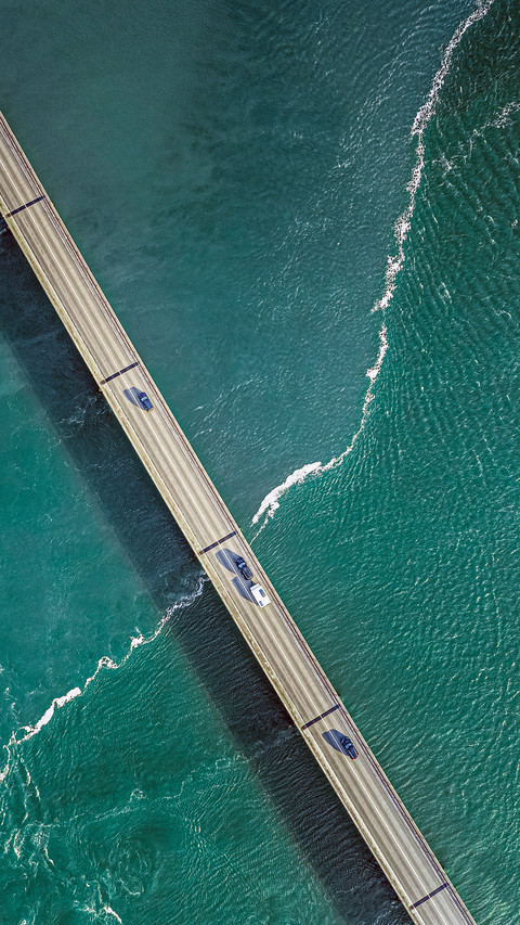 Bathing the Bridge with a Laser 2 screenshot