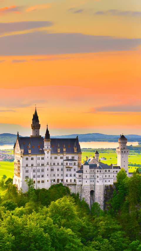 Neuschwanstein Castle at Sunset, Germany screenshot