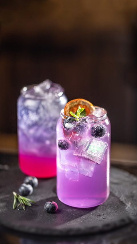 Purple Cocktails on the Dark Table screenshot