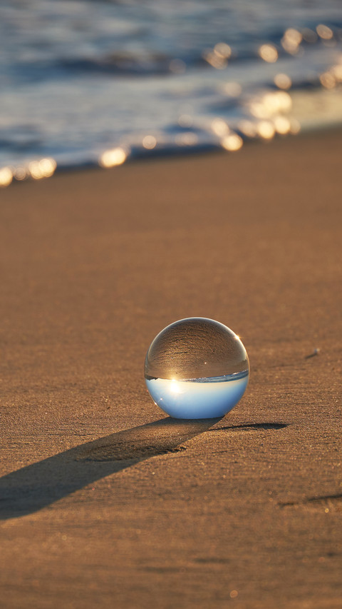 Crystal ball on the beach of Puglia screenshot
