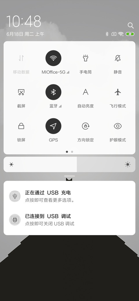 屋顶上的猫 screenshot
