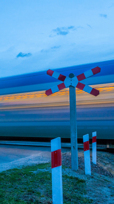 International-railwaycrossing screenshot