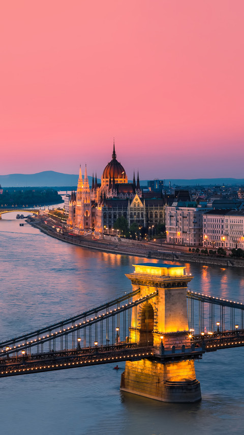 Panorama of Budapest, Hungary screenshot