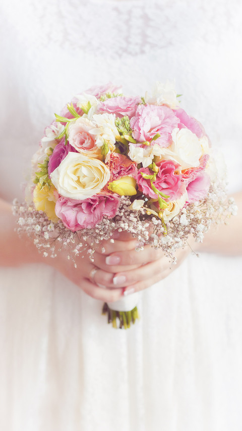 Bride Holding Wedding Flower Bouquet in Hands screenshot
