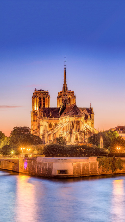 The bell of notre dame cathedral in paris rings again screenshot