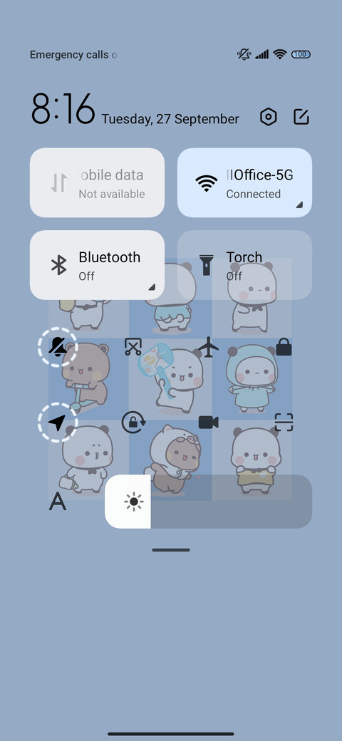Dynamic blue grid screenshot