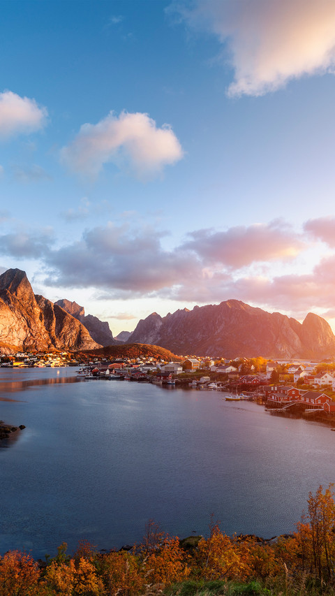 Sunrise over the lofoten islands in norway screenshot
