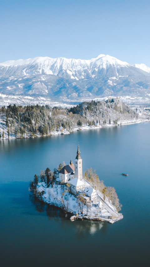 Panoramic View of Scenic Lake Bled screenshot