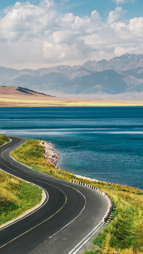 The road around sayram lake screenshot