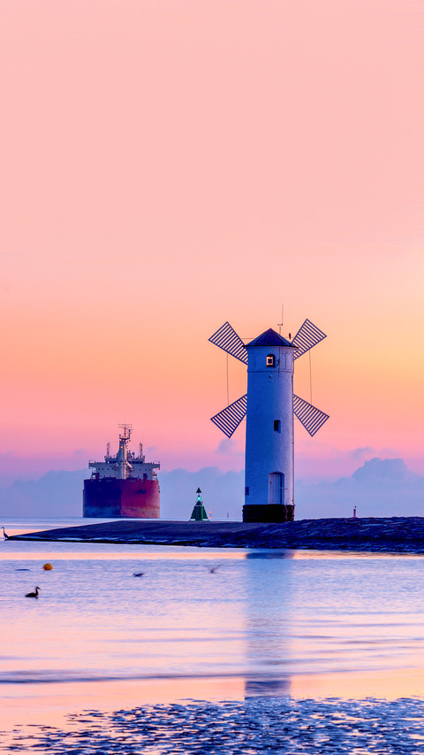 The famous mill lighthouse at sunrise screenshot
