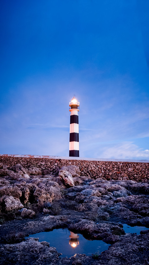 Deep-sea lighthouse screenshot