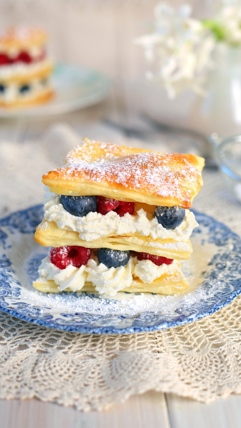 Delightful Dessert, Fresh Berries and Creamy Layers screenshot