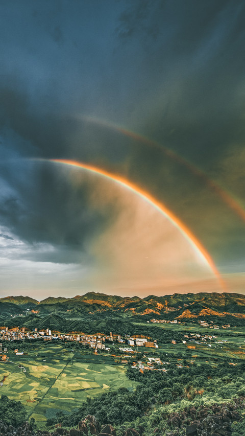 Rainbow View of a Small Town screenshot