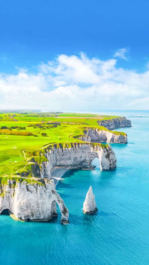 The Beautiful Cliffs of Etretat screenshot