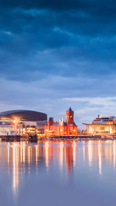 Pretty night time illuminations of the stunning Cardiff Bay screenshot