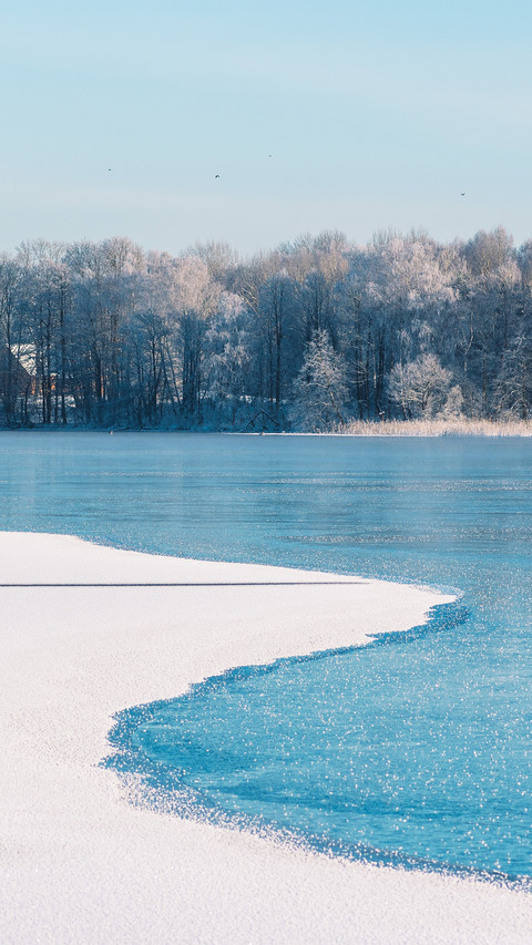 Wonderful white winter landscape with frozen lake screenshot