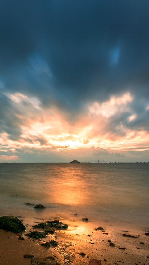 Morning light on the beach screenshot