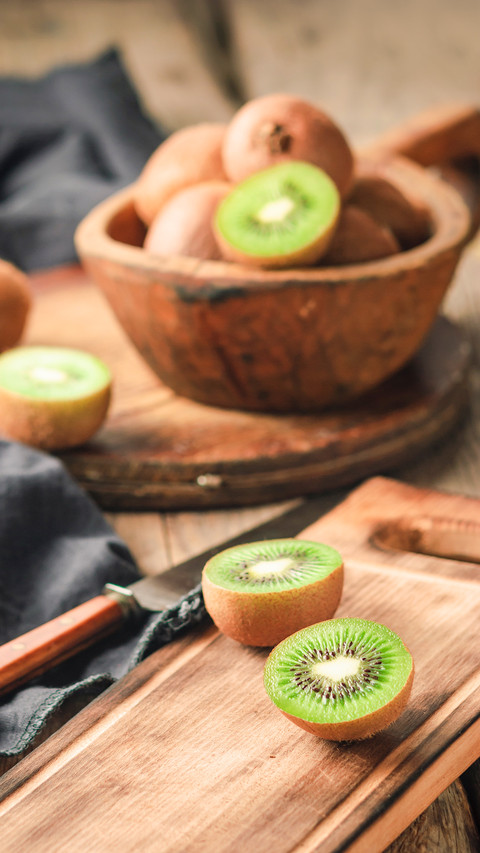 Organic fresh kiwi fruit on a wooden cutting board screenshot
