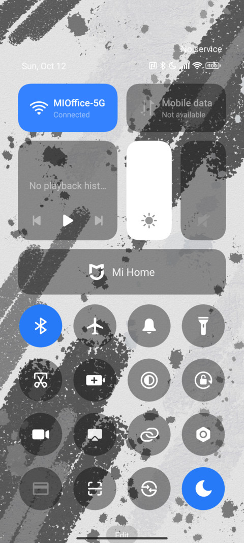 Black and white  screenshot