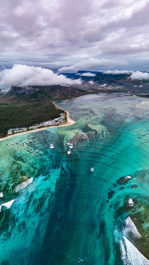 A real underwater waterfall screenshot