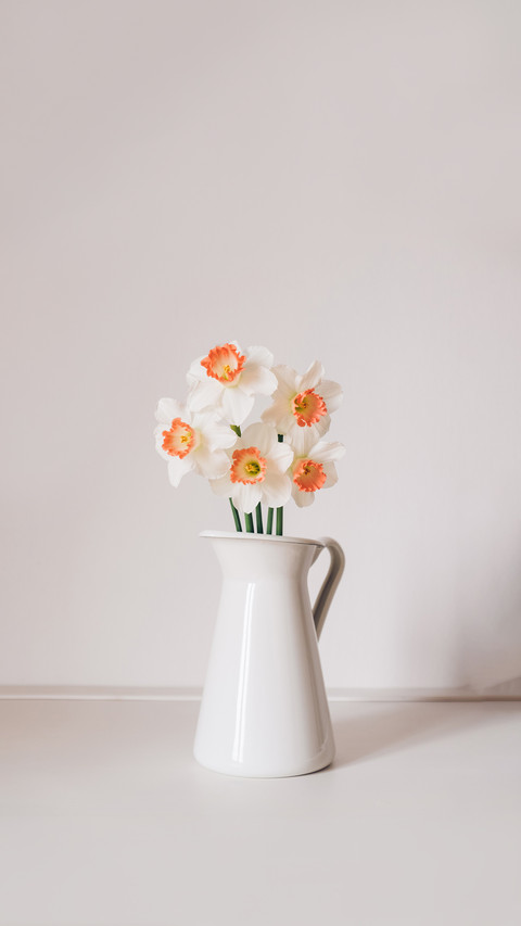 Beautiful bouquet of fresh white screenshot