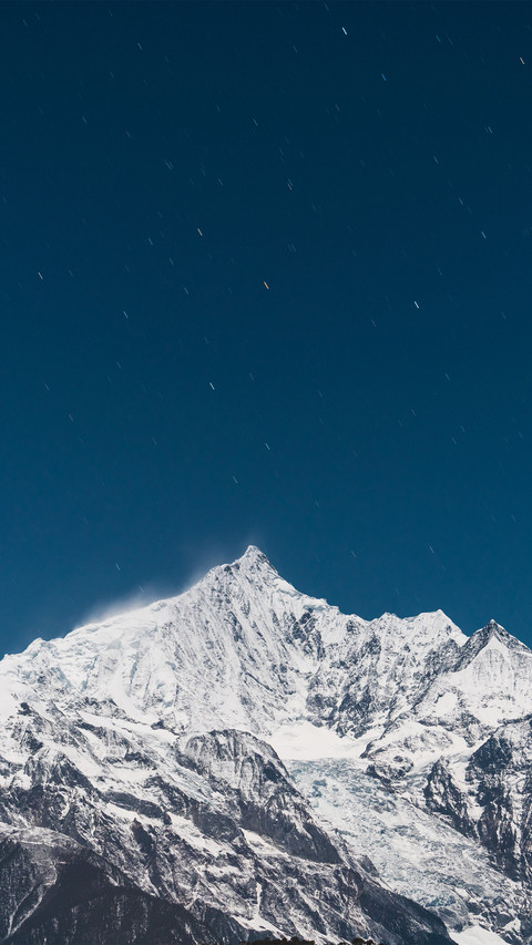 The moon shines upon the silver mountains in kawagebo screenshot