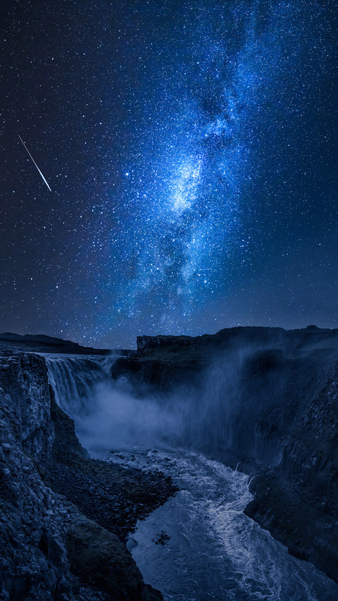 Stunning Dettifoss waterfall and milky way screenshot
