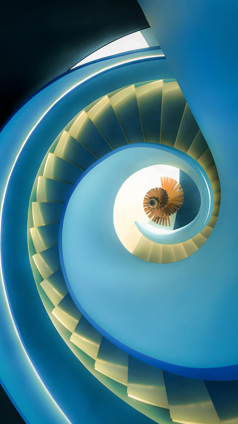 Curved Beauty in Stairs 0 screenshot