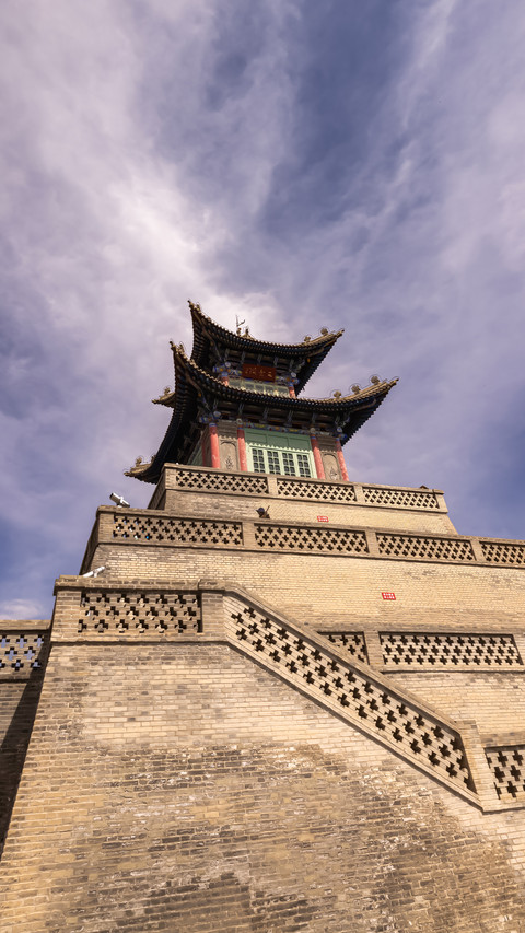 Climb the santai pavilion to admire the splendor of the screenshot
