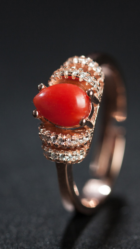 You need a piece of red jewelry screenshot