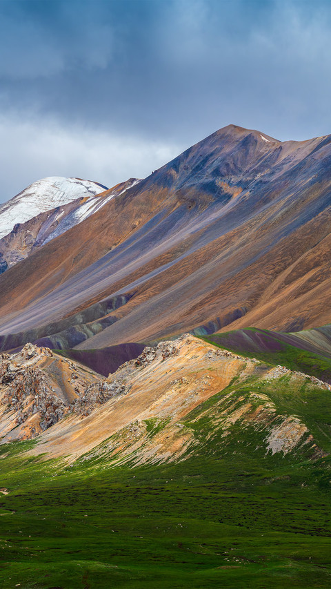 Animaqing snow mountain in summer screenshot