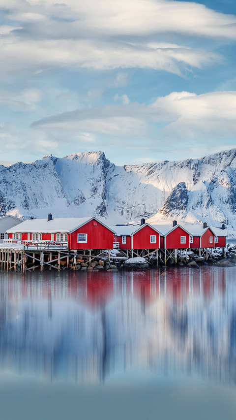 Wonderful winter view on snowcapped mountains screenshot
