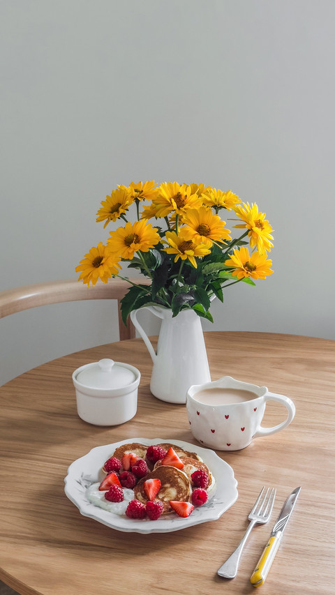 A bouquet of flowers on a round wooden table screenshot