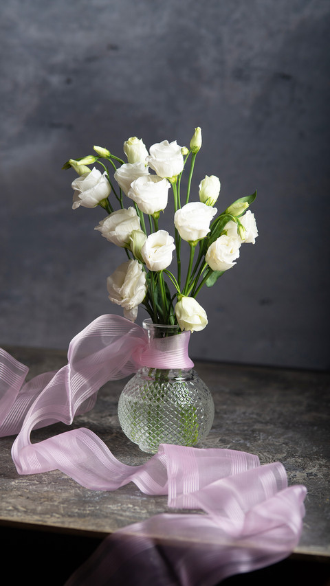 Still life with eustoma flowers screenshot