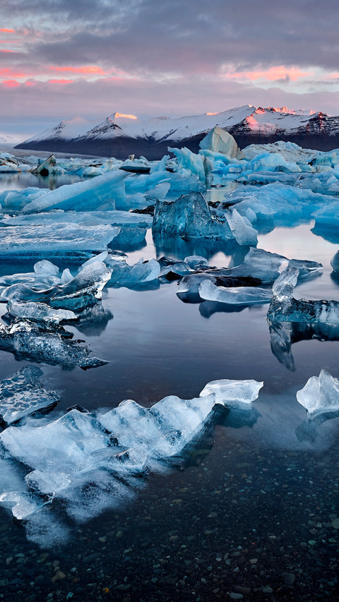 Frozen lake sunset in Iceland screenshot