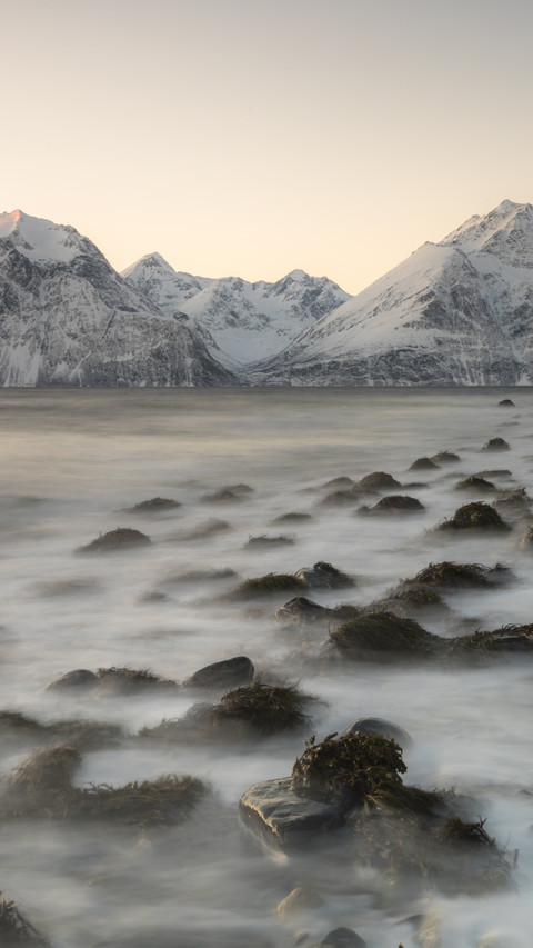 L  gen alps beach in norway screenshot