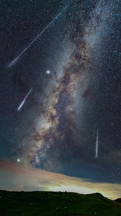 The perseid meteor streaked across the milky way screenshot
