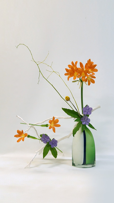 Japanese Ikebana in Colored Glass Vase screenshot